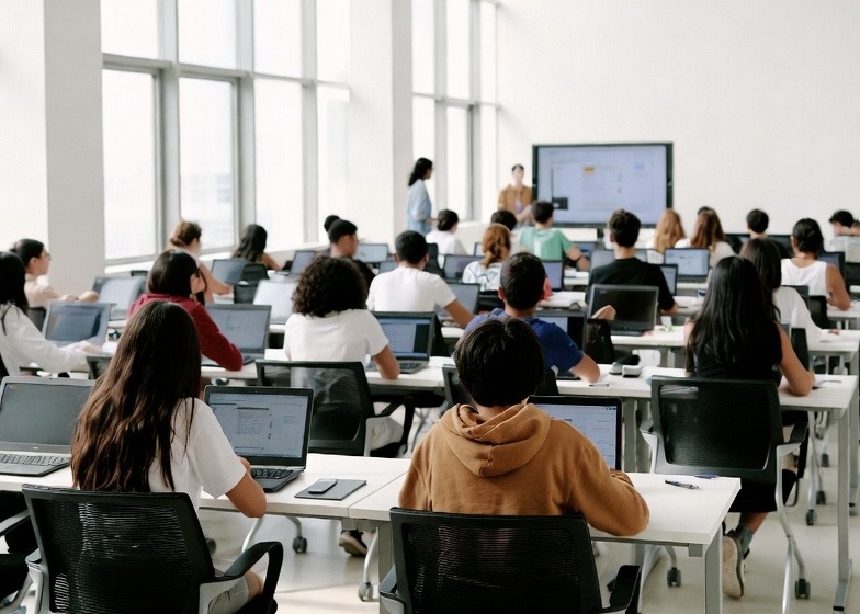 Chromebook untuk edukasi di ruang kelas modern